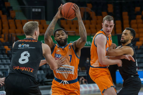 凭借强大的 凭借强大的