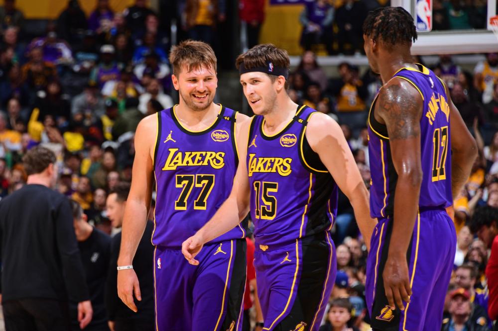 并在中后场 并在中后场